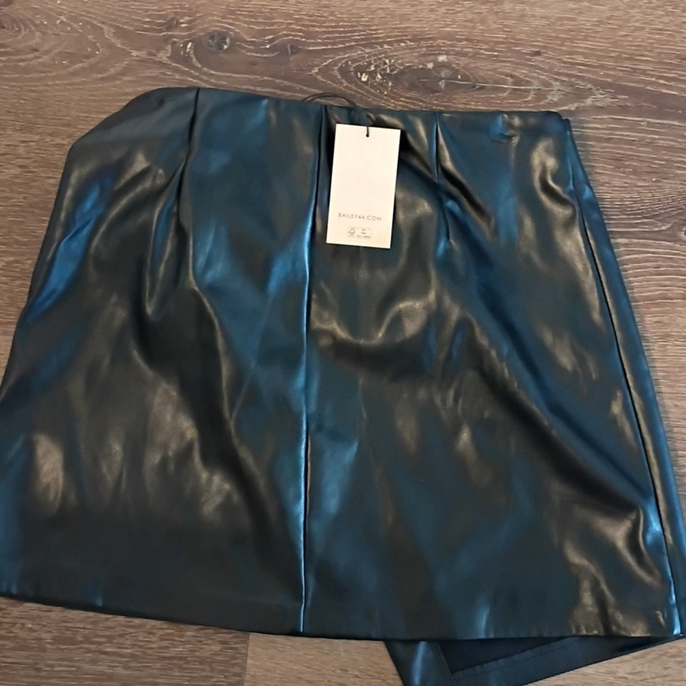 NWT Bailey 44 Sid Vegan Leather Skirt Nwt Size Medium - Picture 5 of 5